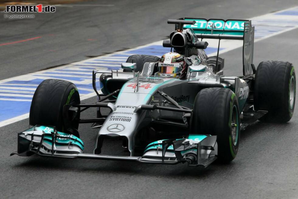 Foto zur News: Bei Mercedes sizt Seriensieger Lewis Hamilton am Steuer des W05 Hybrid