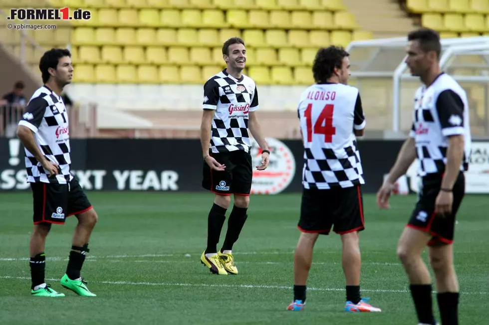 Foto zur News: Sergio Perez (Force India), Jules Bianchi (Marussia) und Fernando Alonso (Ferrari)