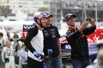 Foto zur News: Sebastian Vettel (Red Bull) und Daniel Ricciardo (Red Bull)