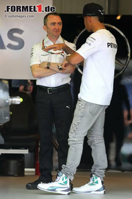 Foto zur News: Lewis Hamilton und Paddy Lowe (Mercedes)