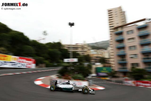 Foto zur News: Am Nachmittag belegte Lewis Hamilton zwar nur den zweiten Rang (0,419 Sekunden Rückstand), doch am Vormittag war der Brite zur Tagesbestzeit gefahren.