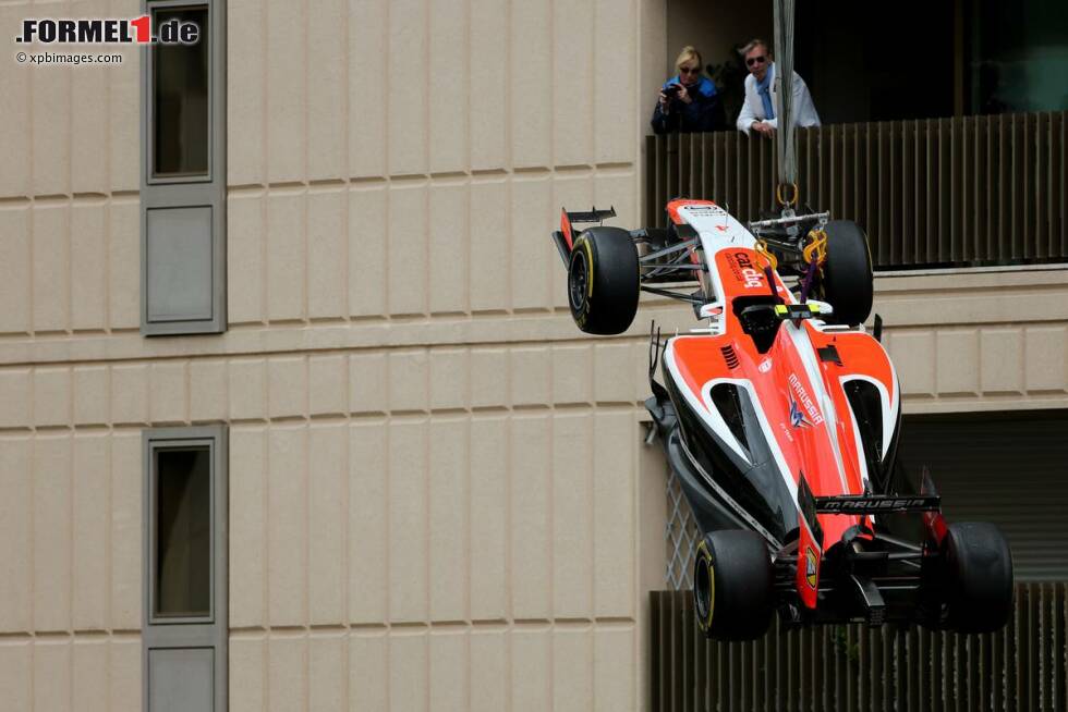 Foto zur News: Das Auto von Max Chilton (Marussia) hoch am Haken