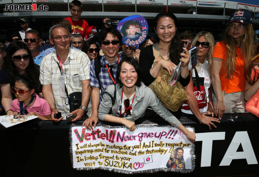 Foto zur News: Fans von Sebastian Vettel (Red Bull)