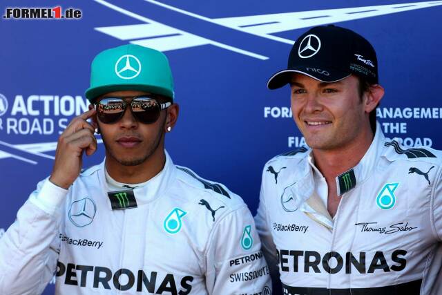 Foto zur News: ...blickt Lewis Hamilton ziemlich pikiert drein...