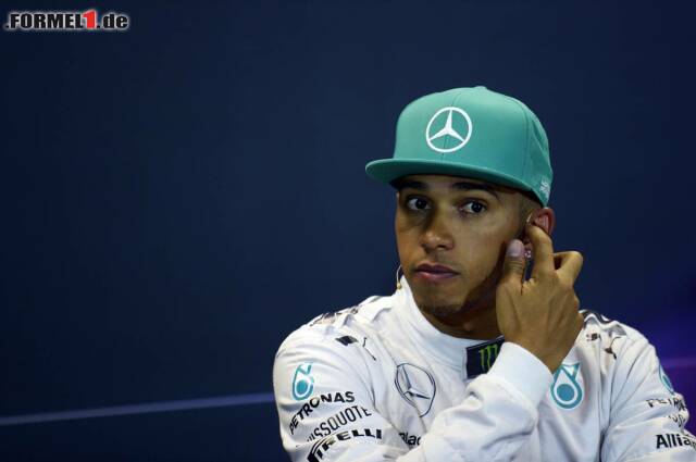 Foto zur News: Pressekonferenz am Monaco-Samstag: Lewis Hamilton wirkt gedankenverloren