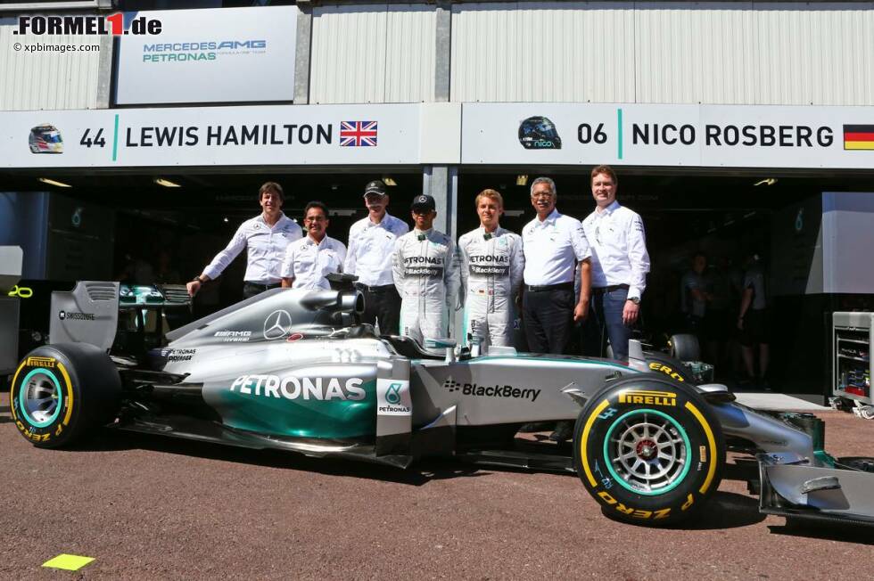 Foto zur News: Lewis Hamilton (Mercedes), Nico Rosberg (Mercedes) und Toto Wolff