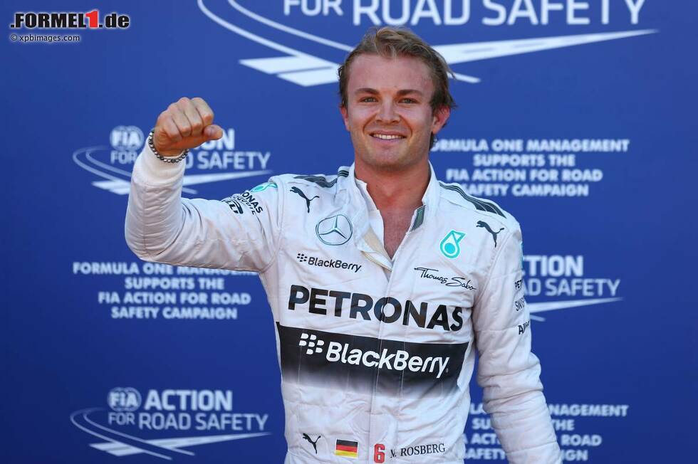 Foto zur News: Nico Rosberg jubelt über die Pole-Position in Monaco. In den Straßen von Monte Carlo kennt sich der Wahlmonegasse bestens aus. Während Rosberg jubelte...