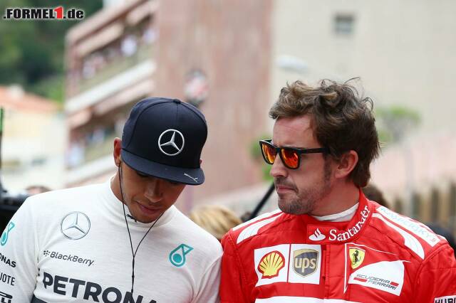Foto zur News: Lewis Hamilton war nach der Qualifikation immer noch genervt, vielleicht auch wegen der verpassten Möglichkeit, während einer Safety-Car-Phase an Rosberg vorbeizugehen. So wurde der Brite nur Zweiter.