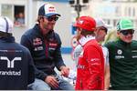 Foto zur News: Jean-Eric Vergne (Toro Rosso) und Fernando Alonso (Ferrari)