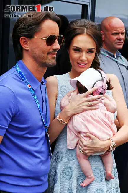 Foto zur News: Tamara Ecclestone mit Ehemann Jay Rutland und der gemeinsamen Tochter Sophie