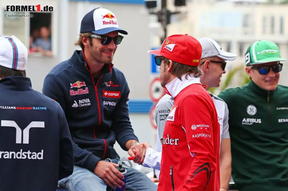 Foto zur News: Jean-Eric Vergne (Toro Rosso) und Fernando Alonso (Ferrari)