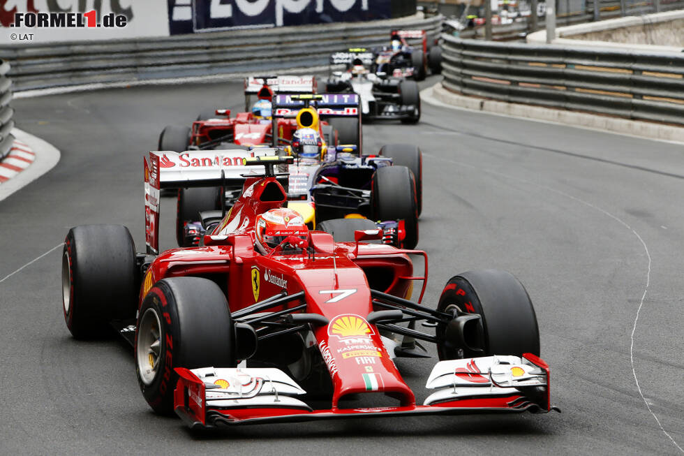 Foto zur News: Kimi Räikkönen (Ferrari), Daniel Ricciardo (Red Bull), Fernando Alonso (Ferrari) und Kevin Magnussen (McLaren)