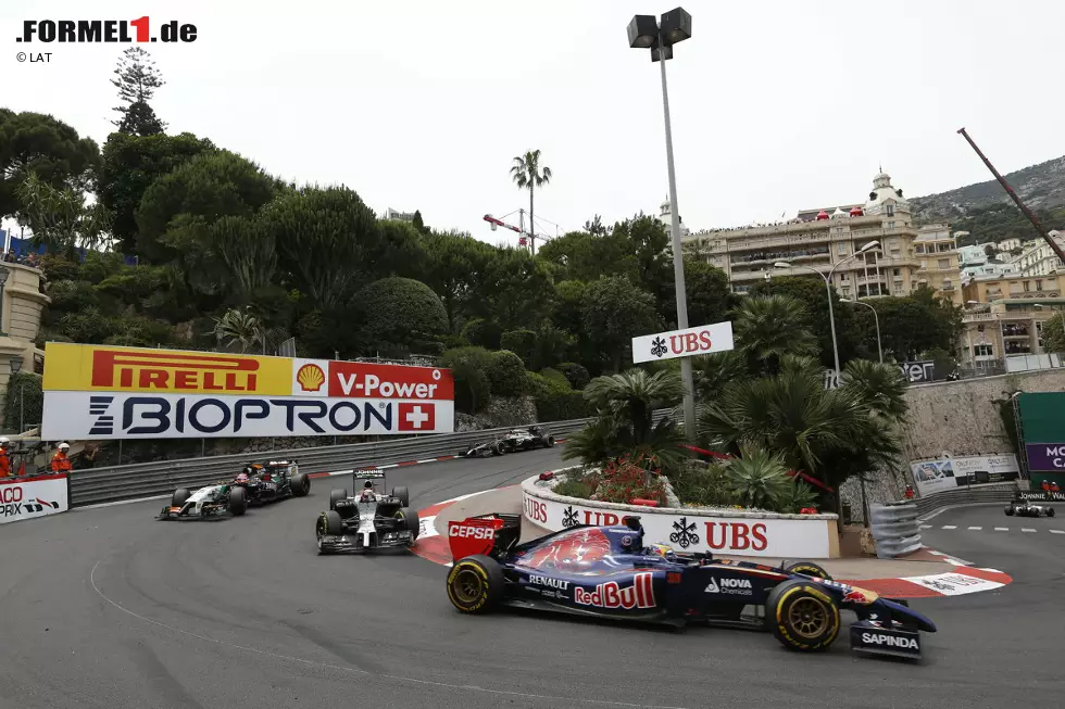 Foto zur News: Jean-Eric Vergne (Toro Rosso), Kevin Magnussen (McLaren) und Nico Hülkenberg (Force India)