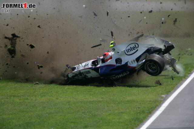 Foto zur News: Der BMW-Williams-Pilot krachte in eine Mauer und überschlug sich spektakulär.