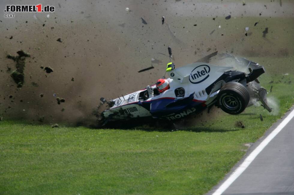 Foto zur News: Der BMW-Williams-Pilot krachte in eine Mauer und überschlug sich spektakulär.