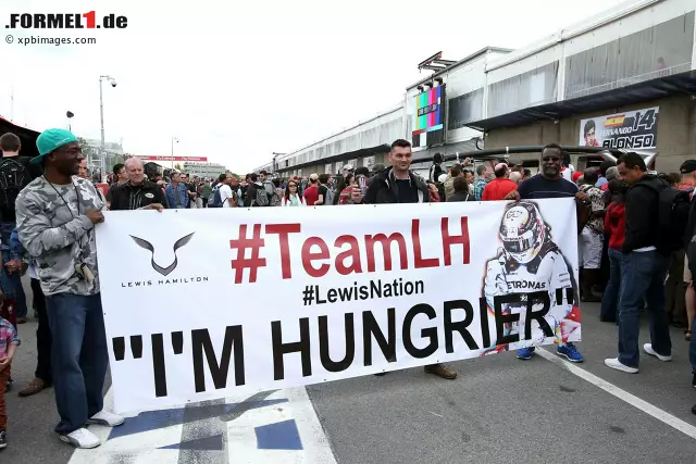 Foto zur News: Auch die Fans stehen in Montreal hinter Hamilton, nachdem er in Monaco gegenüber Rosberg den Kürzeren zog.