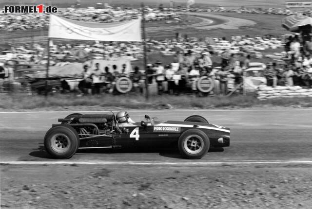 Foto zur News: 2. Januar 1967: Pedro Rodriguez (Cooper-Maserati) gewinnt die Formel-1-Premiere in Kyalami. Zuvor fand der Grand Prix von Südafrika dreimal (1962, 1963 und 1965) in East London statt.