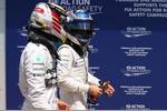 Foto zur News: Lewis Hamilton (Mercedes) und Valtteri Bottas (Williams)