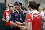 Foto zur News: Daniel Ricciardo (Red Bull) und Jules Bianchi (Marussia)