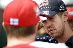 Foto zur News: Sebastian Vettel (Red Bull) und Kimi Räikkönen (Ferrari)