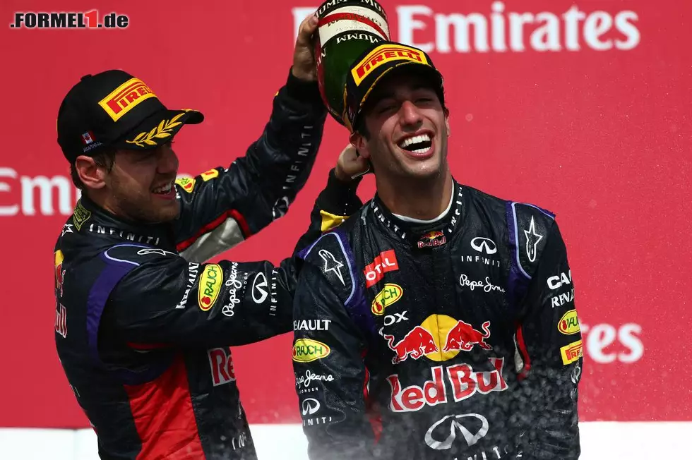 Foto zur News: ... gibt Ricciardo die verdiente kalte Dusche.