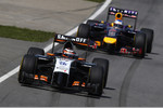 Foto zur News: Nico Hülkenberg (Force India) und Sebastian Vettel (Red Bull)