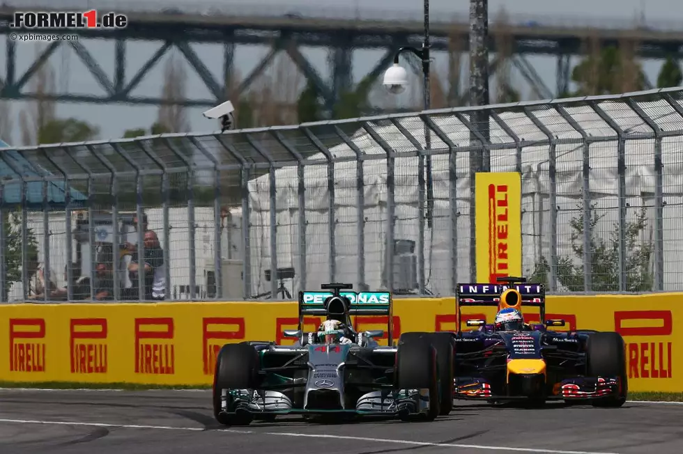 Foto zur News: Lewis Hamilton (Mercedes) und Sebastian Vettel (Red Bull)