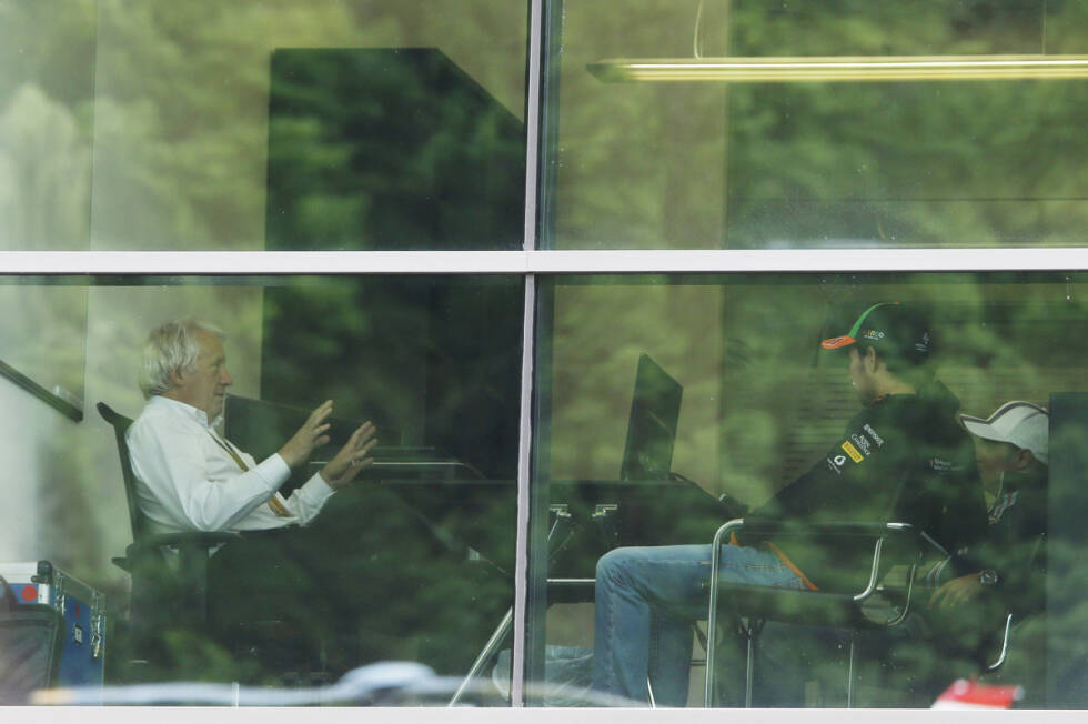 Foto zur News: Sergio Perez (Force India) und Felipe Massa (Williams) bei Rennleiter Charlie Whiting