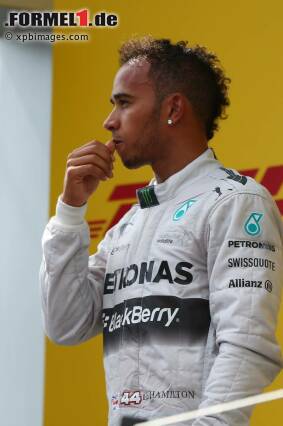 Foto zur News: Lewis Hamilton hatte wieder einmal das Nachsehen und liegt in der WM nun bereits 29 Punkte hinter seinem Teamkollegen.