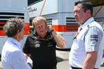 Foto zur News: Alain Prost und Eric Boullier