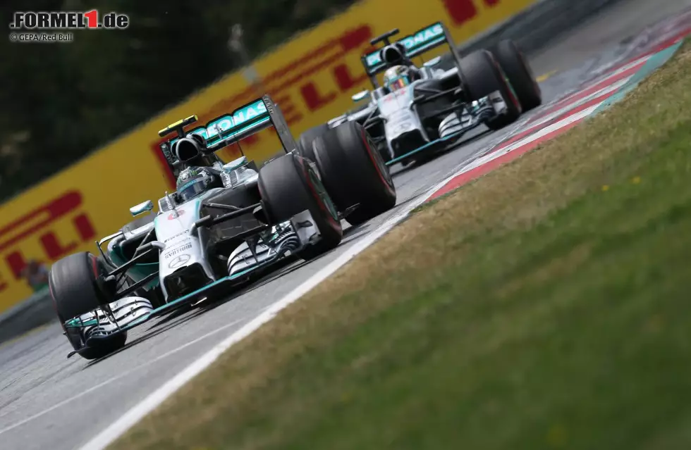 Foto zur News: Nico Rosberg (Mercedes) und Lewis Hamilton (Mercedes)