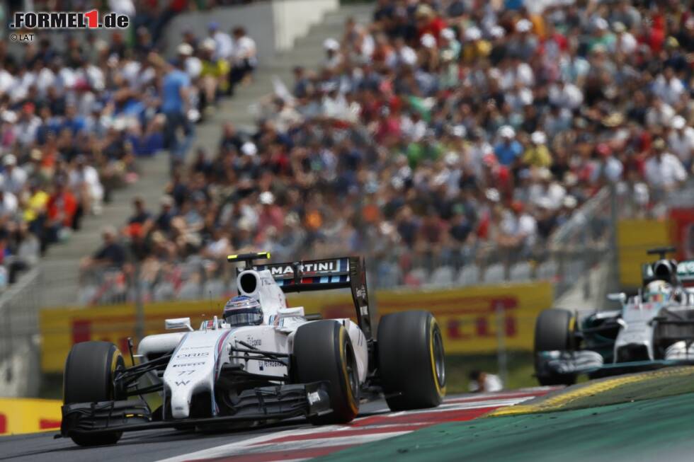 Foto zur News: Valtteri Bottas (Williams) und Lewis Hamilton (Mercedes)