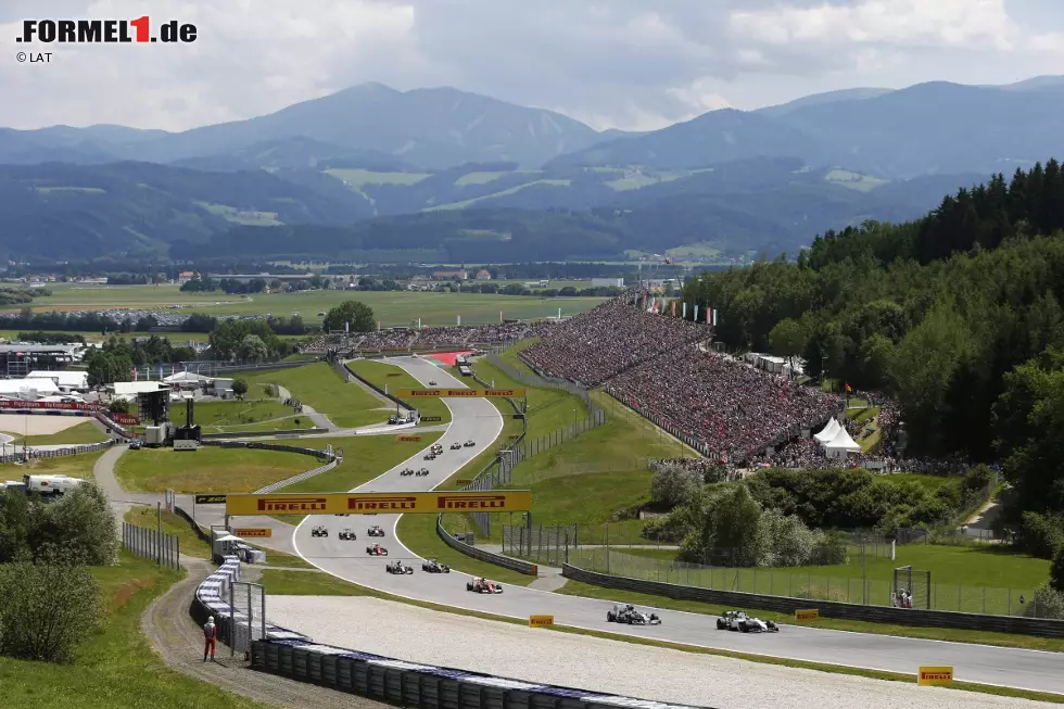 Foto zur News: Valtteri Bottas (Williams) und Lewis Hamilton (Mercedes)