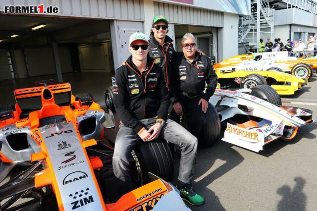 Foto zur News: Nico Hülkenberg, Sergio Perez und Vijay Mallya