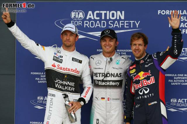 Foto zur News: Happy Faces: Jenson Button, Nico Rosberg und Sebastian Vettel haben am Ende gut gezockt.