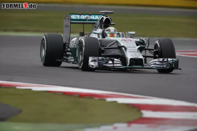 Foto zur News: Lewis Hamilton holte sich den Sieg beim Heimspiel in Silverstone. Der Brite ist stark gefahren, hatte aber auch etwas Glück.