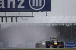 Foto zur News: Sebastian Vettel (Red Bull) und Sergio Perez (Force India)