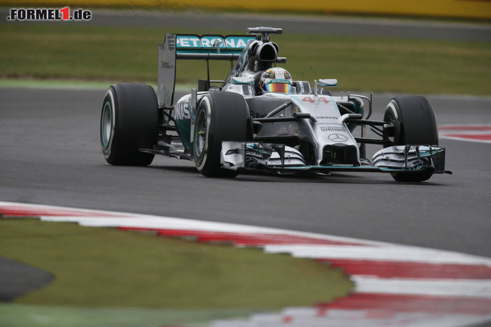 Foto zur News: Lewis Hamilton holte sich den Sieg beim Heimspiel in Silverstone. Der Brite ist stark gefahren, hatte aber auch etwas Glück.