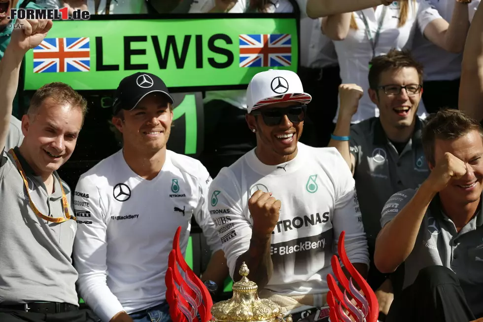 Foto zur News: Lewis Hamilton (Mercedes) und Nico Rosberg (Mercedes)