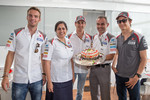 Foto zur News: Giedo van der Garde, Monisha Kaltenborn, Adrian Sutil, Beat Zehnder und Esteban Gutierrez (Sauber)