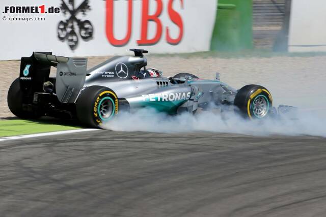 Foto zur News: Lewis Hamilton verlor im ersten Qualifying-Teil die Kontrolle über sein Auto...