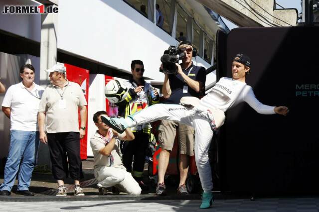 Foto zur News: Formel-1-Live-Ticker: Fernando Alonso mit viel Unfall-Humor