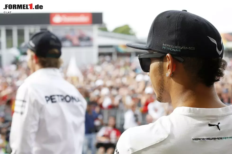 Foto zur News: Nico Rosberg (Mercedes) und Lewis Hamilton (Mercedes)