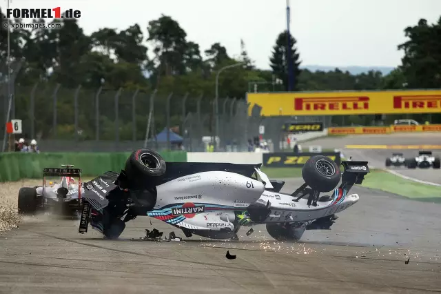 Felipe Massa überschlug sich und hatte Glück, dass er auf dem harten Asphalt aufschlug, so konnte der Überrollbügel nicht einsinken und der Brasilianer blieb unverletzt. Foto zur News: Felipe Massa überschlug sich und hatte Glück, dass er auf dem harten Asphalt aufschlug, so konnte der Überrollbügel nicht einsinken und der Brasilianer blieb unverletzt.