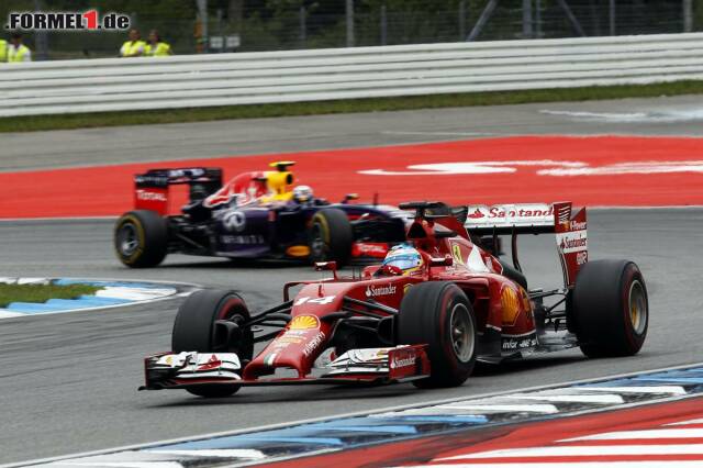 Foto zur News: Balgt sich Fernando Alonso in Ungarn wieder mit den Red-Bull-Piloten?
