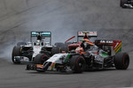 Foto zur News: Kimi Räikkönen (Ferrari), Lewis Hamilton (Mercedes) und Sergio Perez (Force India)