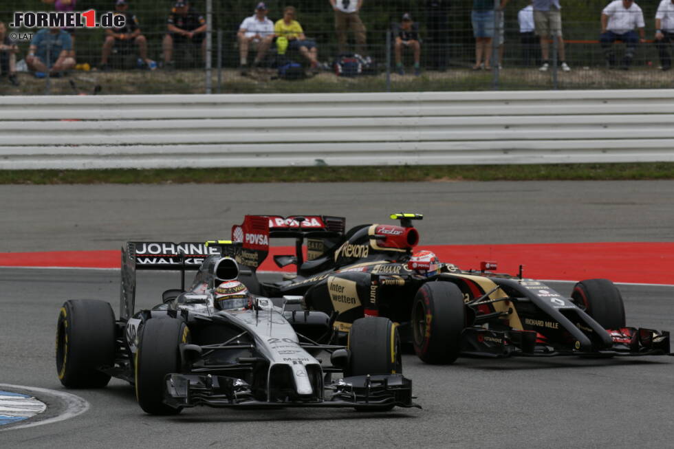 Foto zur News: Kevin Magnussen (McLaren) und Pastor Maldonado (Lotus)