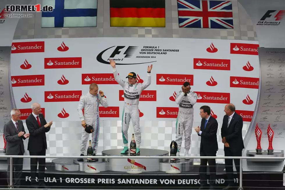 Foto zur News: Valtteri Bottas (Williams), Nico Rosberg (Mercedes) und Lewis Hamilton (Mercedes)