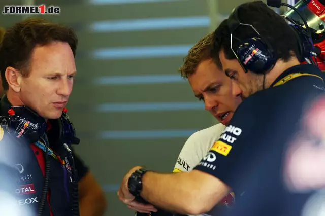 Teamchef Christian Horner im Gespräch mit Sebastian Vettel und Guillaume Rocquelin Foto zur News: Teamchef Christian Horner im Gespräch mit Sebastian Vettel und Guillaume Rocquelin