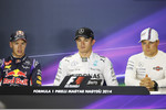 Foto zur News: Nico Rosberg (Mercedes), Sebastian Vettel (Red Bull) und Valtteri Bottas (Williams)